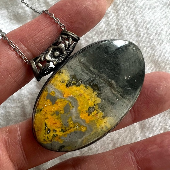 925 Quantum Bumble Bee Jasper Antiqued Pendant Necklace - Picture 1 of 10